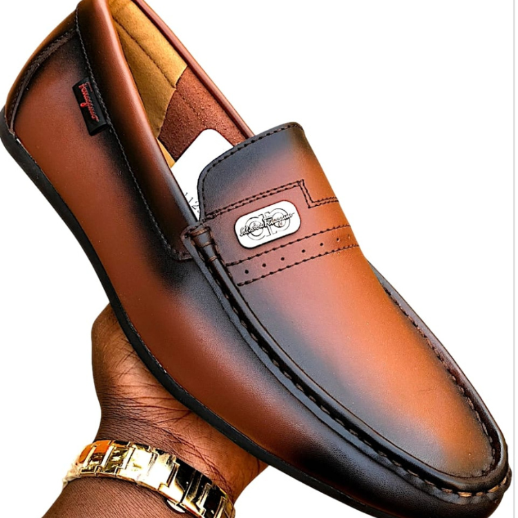 Soulier  cuir moderne Feragamo marron et noir